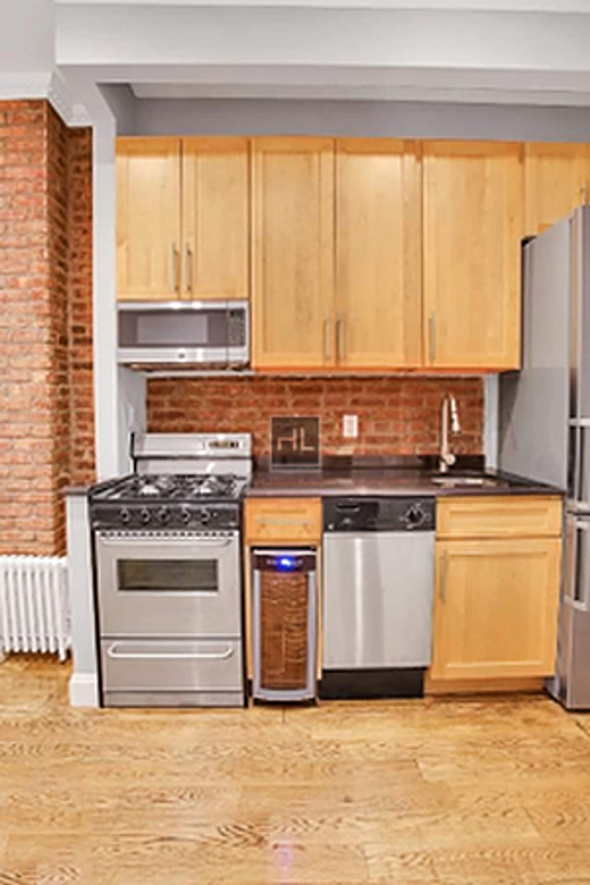 Building Photo - Perry Street