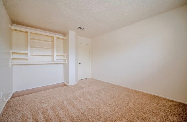 Building Photo - 13034 Leader St