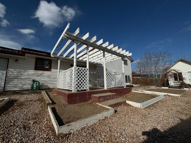 Building Photo - Cute 3 Bedroom house in Windsor