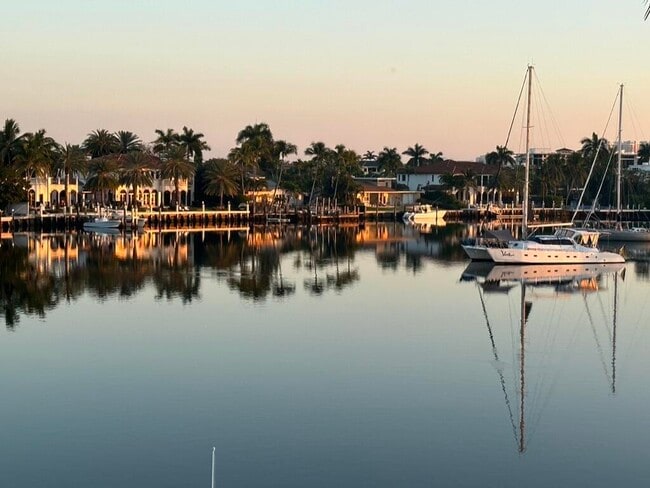 Building Photo - 2727 Yacht Club Blvd