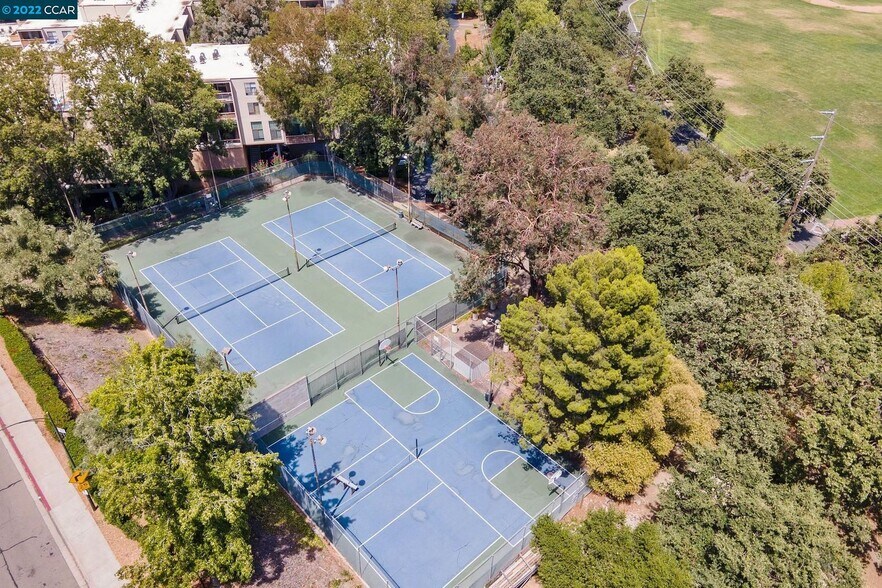 Building Photo - 300 N Civic Dr #313