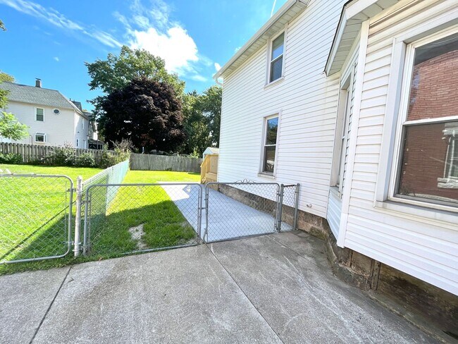 Building Photo - 2709rasp