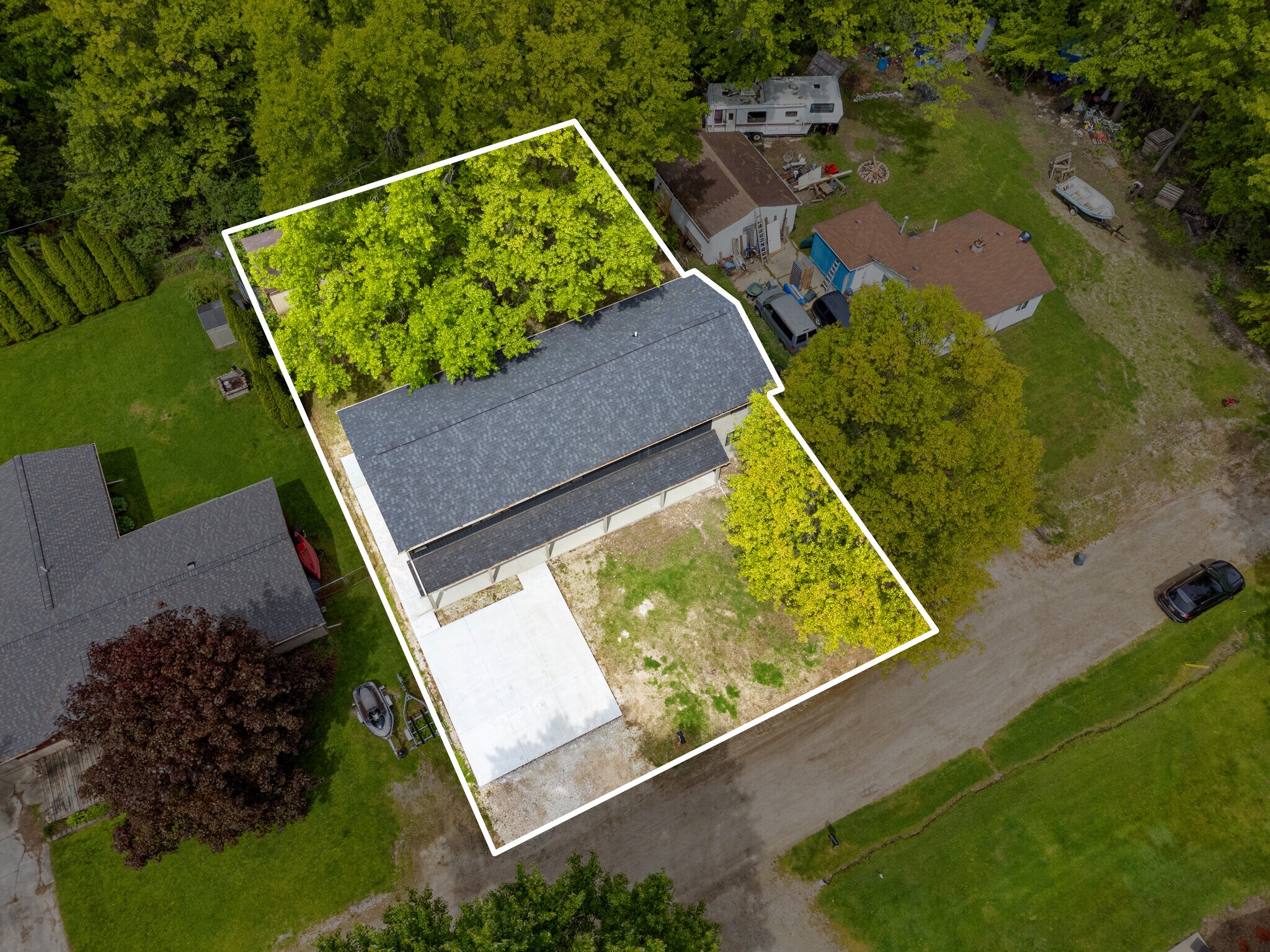 Building Photo - 7598 Lake Park Rd