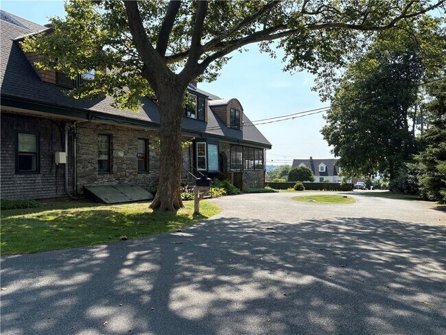 Building Photo - 438 Wolcott Ave