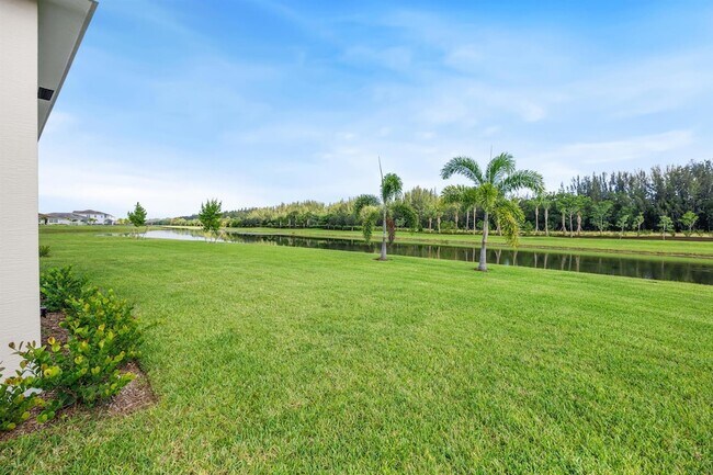 Building Photo - 15144 Wildwood Cir