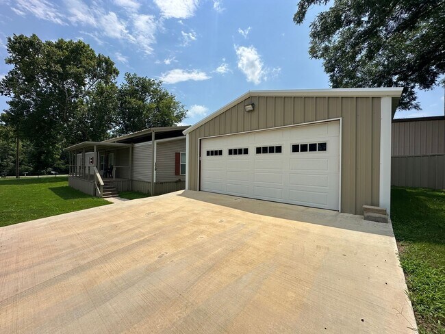 Building Photo - 13807 County Rd 220