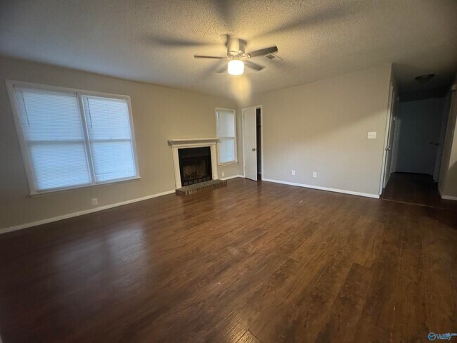 Building Photo - 2703 Lantern Walk SE