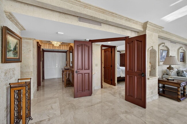 Building Photo - 3400 N Ocean Dr