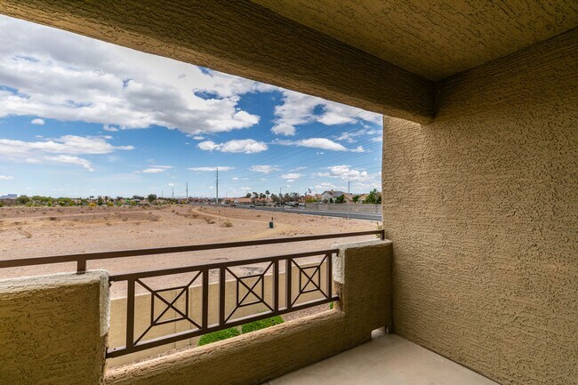 Building Photo - 8070 W Russell Rd