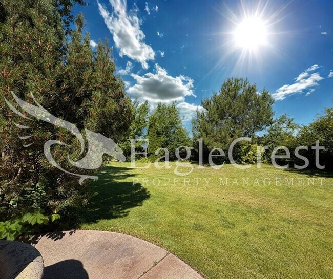 Building Photo - Luxury Bella Terra Estate with Mountain & Vineyard Views