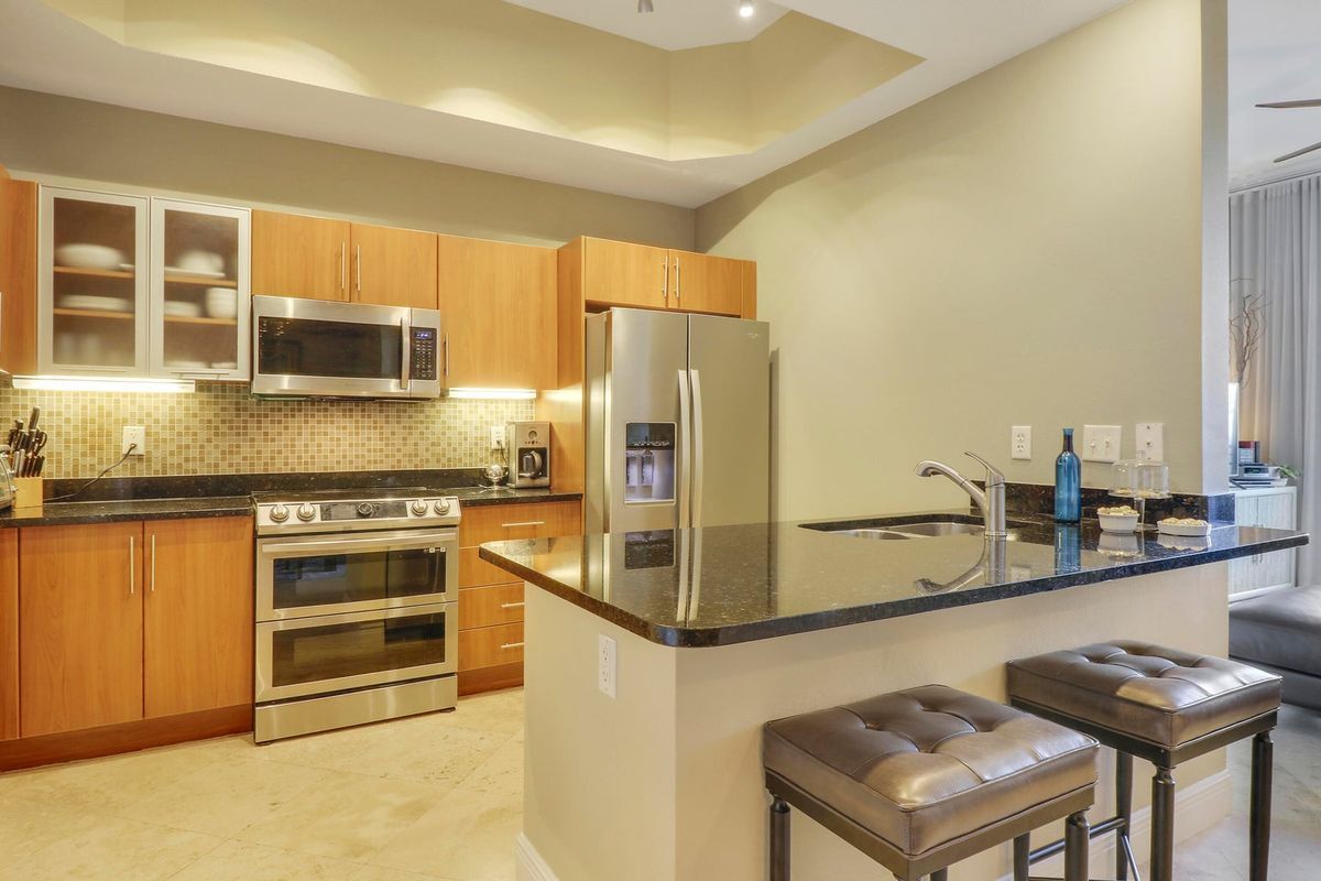 Building Photo - 600 S Dixie Hwy