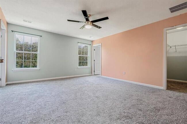 Building Photo - 8059 Hinsdale Ln