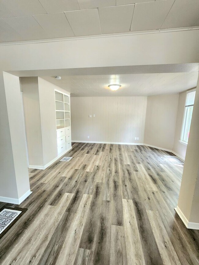 Building Photo - Birch St Duplex