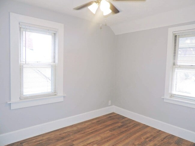 Building Photo - 3 Bed - 2 Full Bath Colonial for Rent!