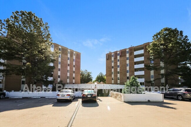 Building Photo - 2880 S Locust St
