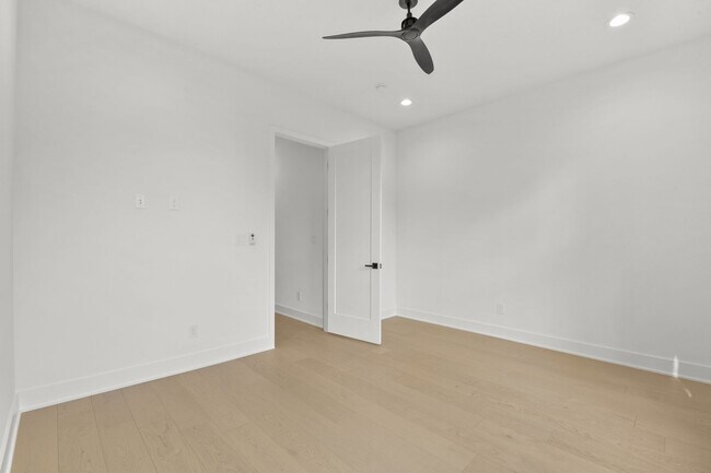 Building Photo - Exclusive Montrose Residence W/ High-End D...
