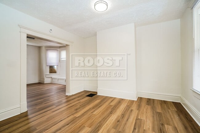 Building Photo - 4 Bedroom 1 Bathroom Single Family Home Available in Columbus!