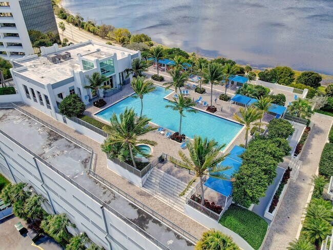 Building Photo - 300 S Australian Ave