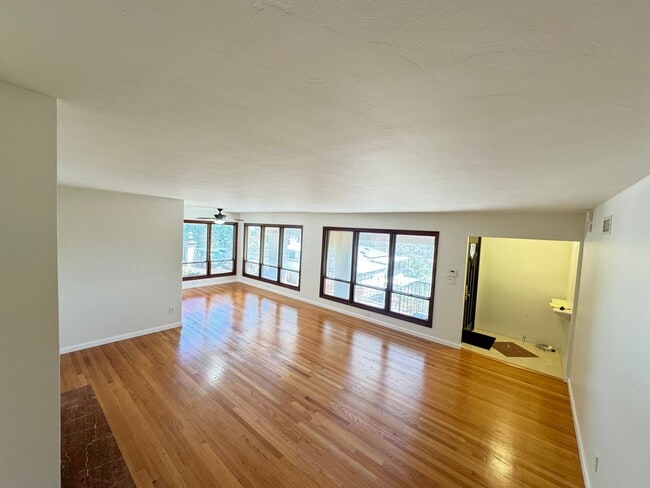 Building Photo - 4884 Vista Arroyo