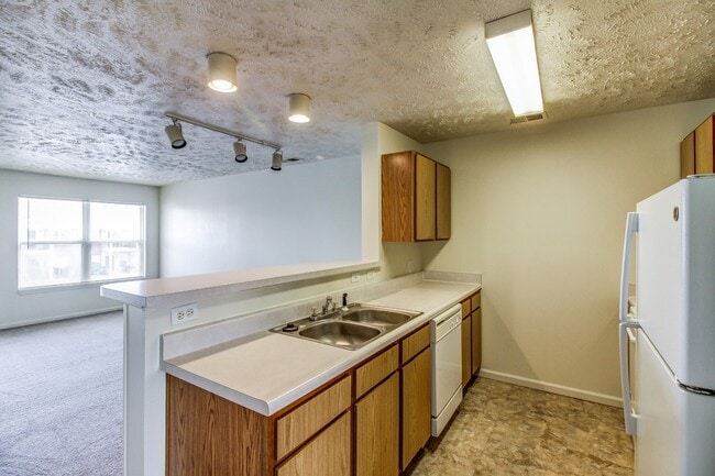 Building Photo - Riverbend Apartment Homes