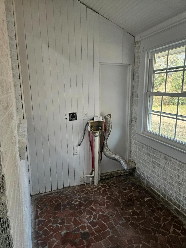 Building Photo - 746 Truett Ave