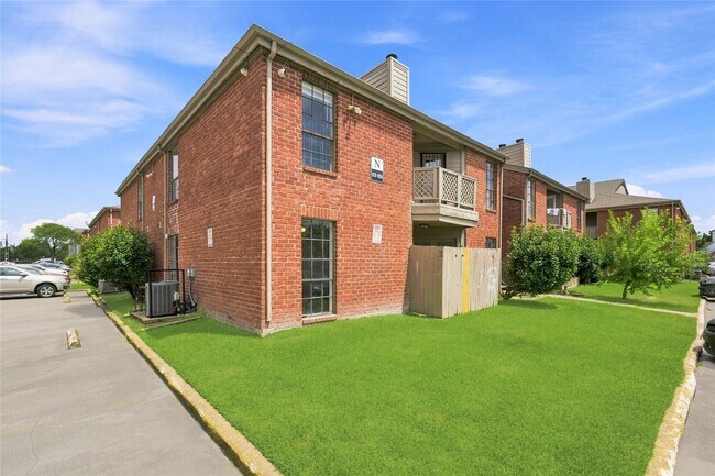 Building Photo - 12500 Sandpiper Dr