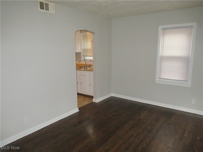 Building Photo - 18712 Parkmount Ave