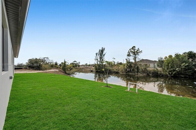 Building Photo - 3600 NE 9th Pl
