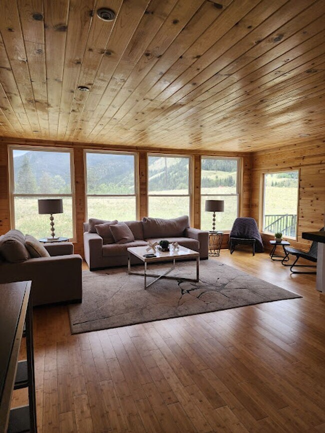 Building Photo - Long Realty & Property Management - Very Beautiful Cabin Close to Ski Resorts