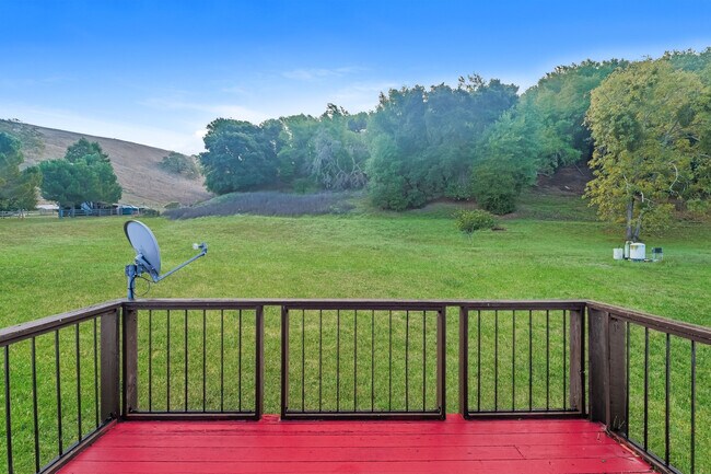 Building Photo - 105 Hampton Rd