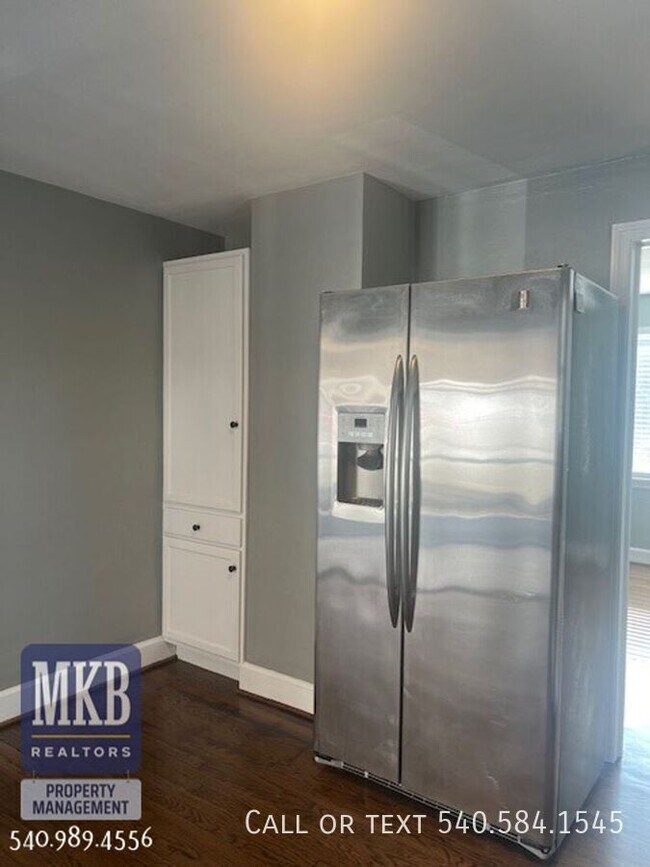 Building Photo - 6221 Shady Acres Dr