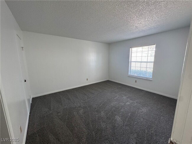 Building Photo - 3823 S Maryland Pkwy