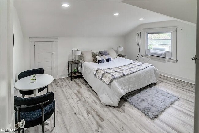 Building Photo - 2245 Bellfield Ave