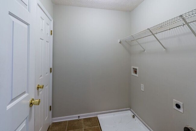 Building Photo - 321 Samuel Clemens Way