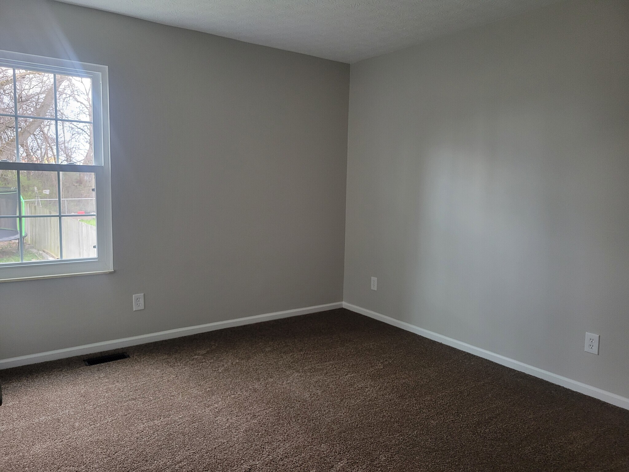 Building Photo - 2206 Big Tree Dr