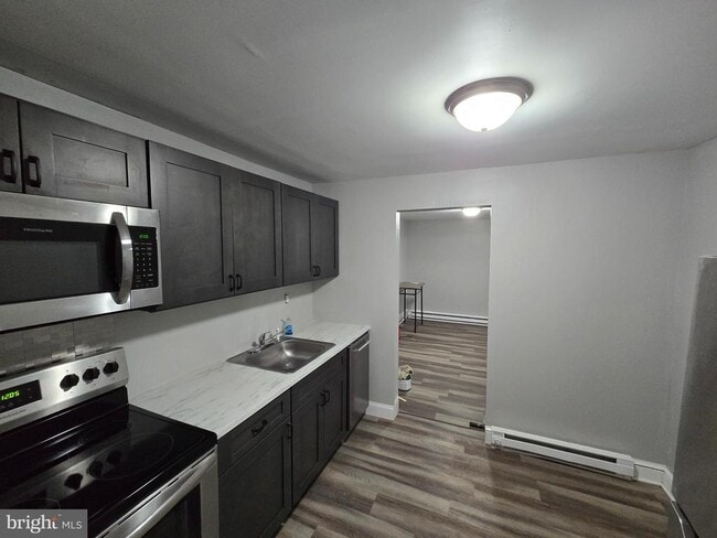 Building Photo - 121 W Jersey Ave