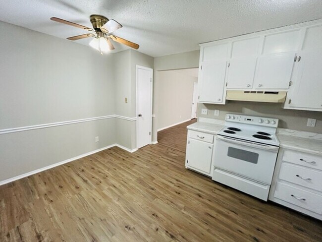 Building Photo - 2902 6th St.