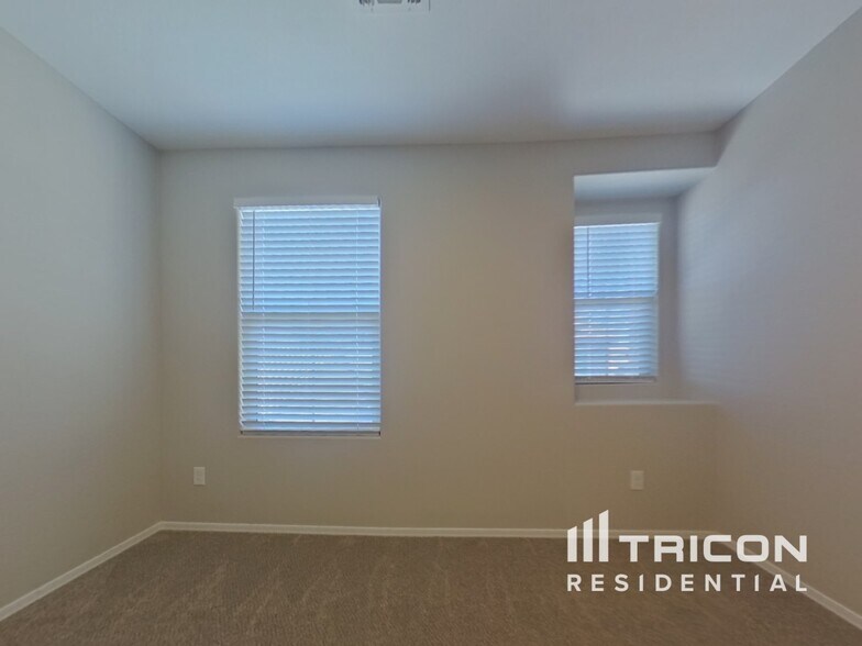 Building Photo - 1169 N 163rd Dr