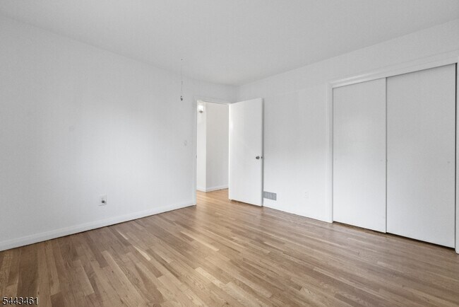 Building Photo - 46 Daka Ct