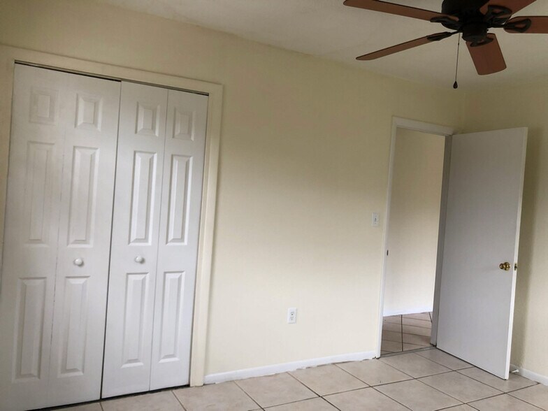Building Photo - 1536 Barbarie Ln