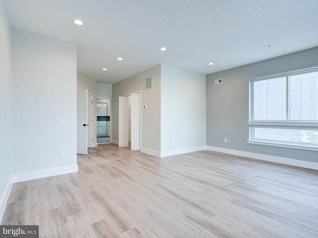 Building Photo - 630 Moyer St