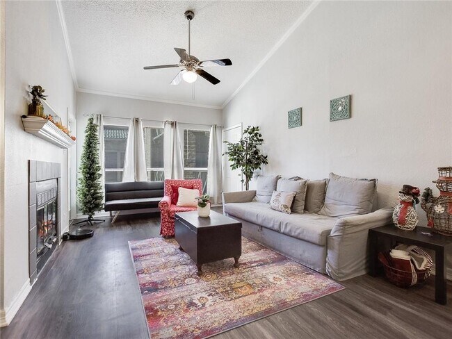 Building Photo - 807 W 25th St