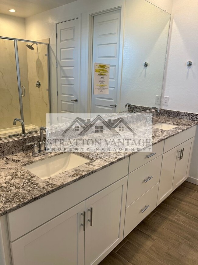 Building Photo - 5626 S 26th Ln