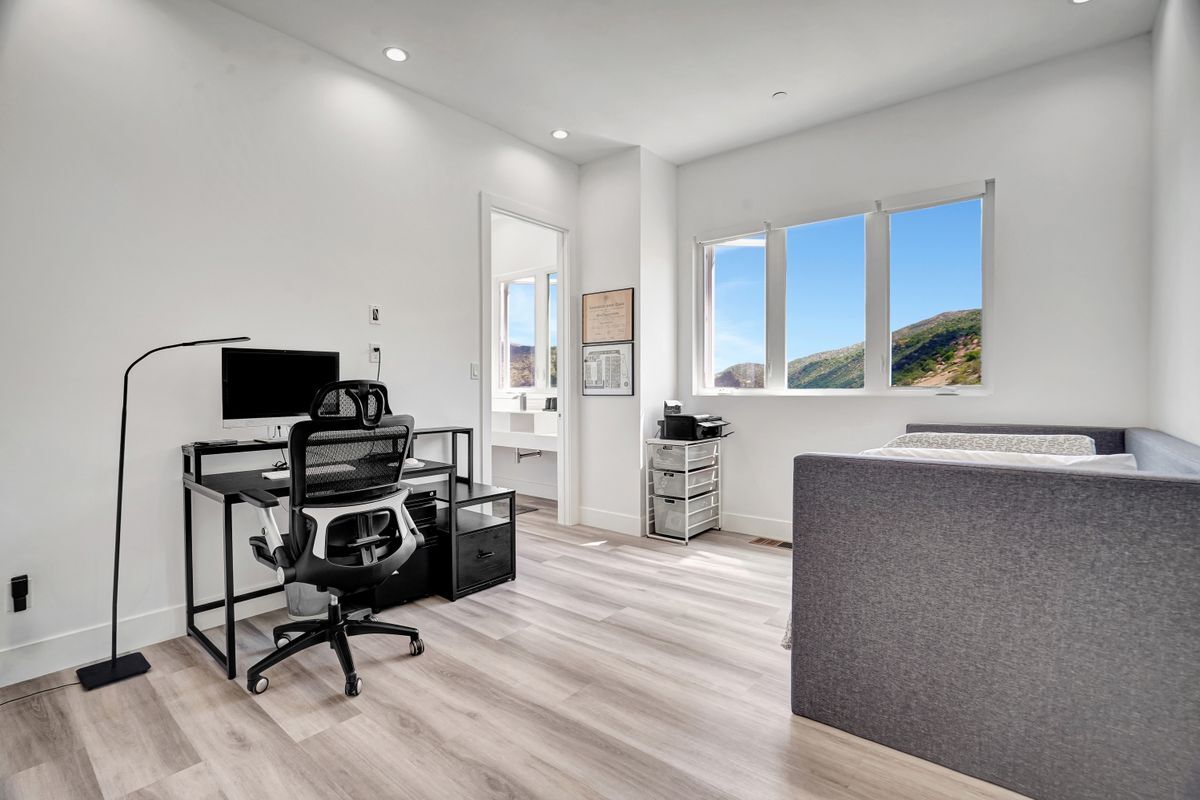 Building Photo - 990 Alta Vista Rd
