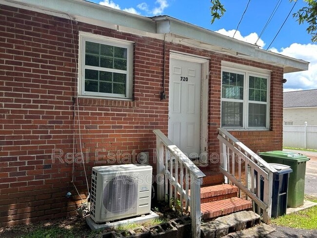 Primary Photo - 720 W Taylor St