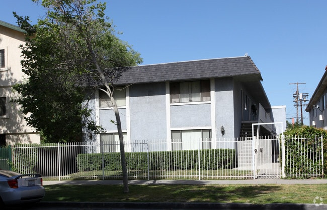 Primary Photo - 7011 Vassar Ave
