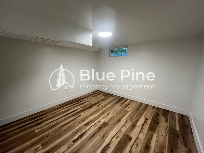 Building Photo - 1026 Vine Ave