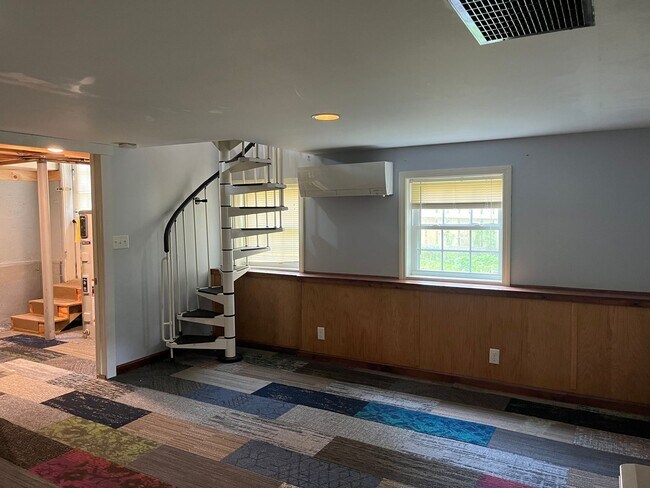Building Photo - Rare Find Single Family Home in South Port...