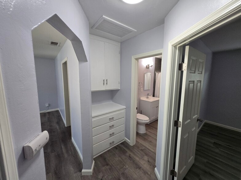 Building Photo - 229 S 36th St