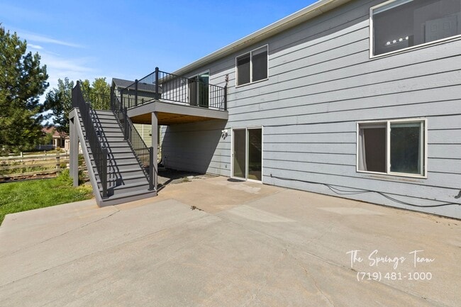 Building Photo - Spacious Ranch-Style 5-Bedroom in The Heig...